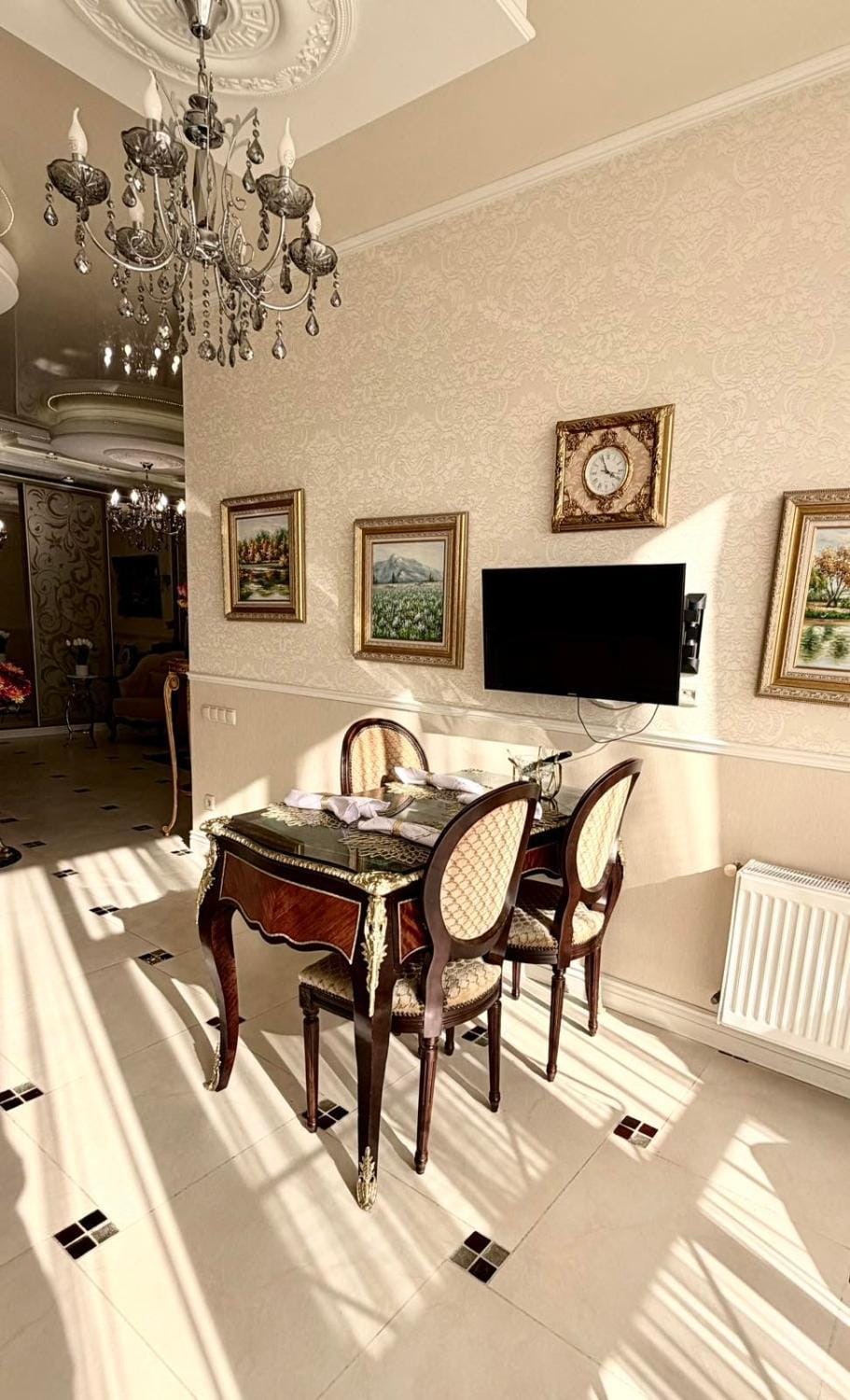 Luxury Classic Apartment Apartment in Odessa