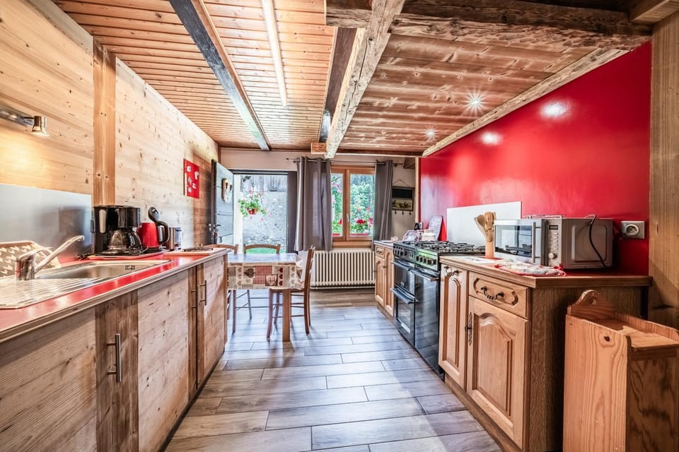 Kitchen or kitchenette, Living room
