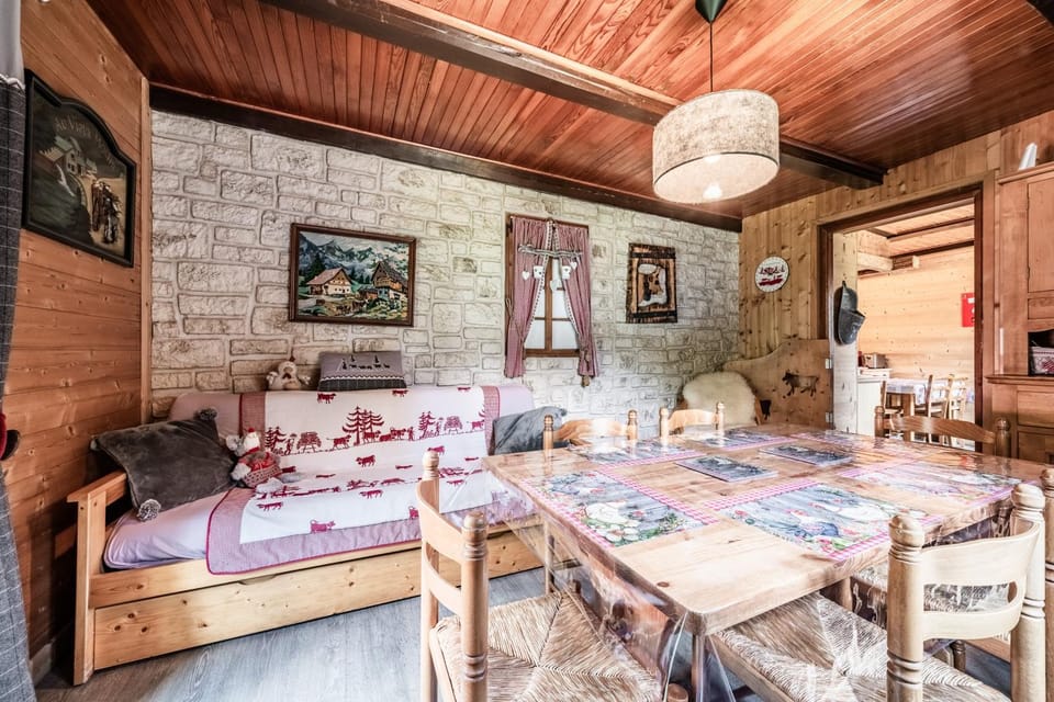 Property building, Living room, Bedroom