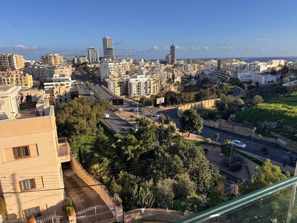 Luxury Penthouse with Large Terrace & Heated Jacuzzi Apartment in Saint Julians