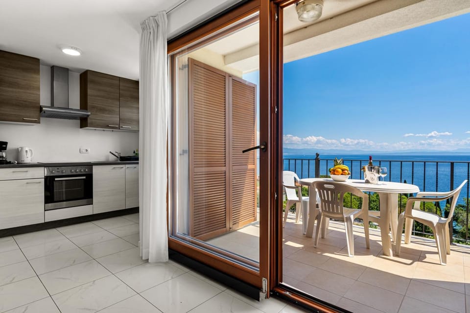 Balcony/Terrace, Seating area, Sea view, oven, stove, kitchen