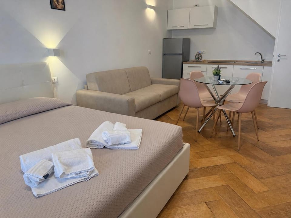 Kitchen or kitchenette, Living room, Dining area