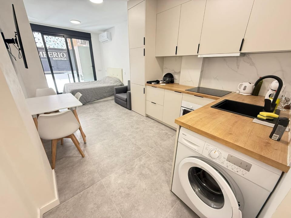 Bed, Coffee/tea facilities, stove, washing machine, washing machine, kitchen