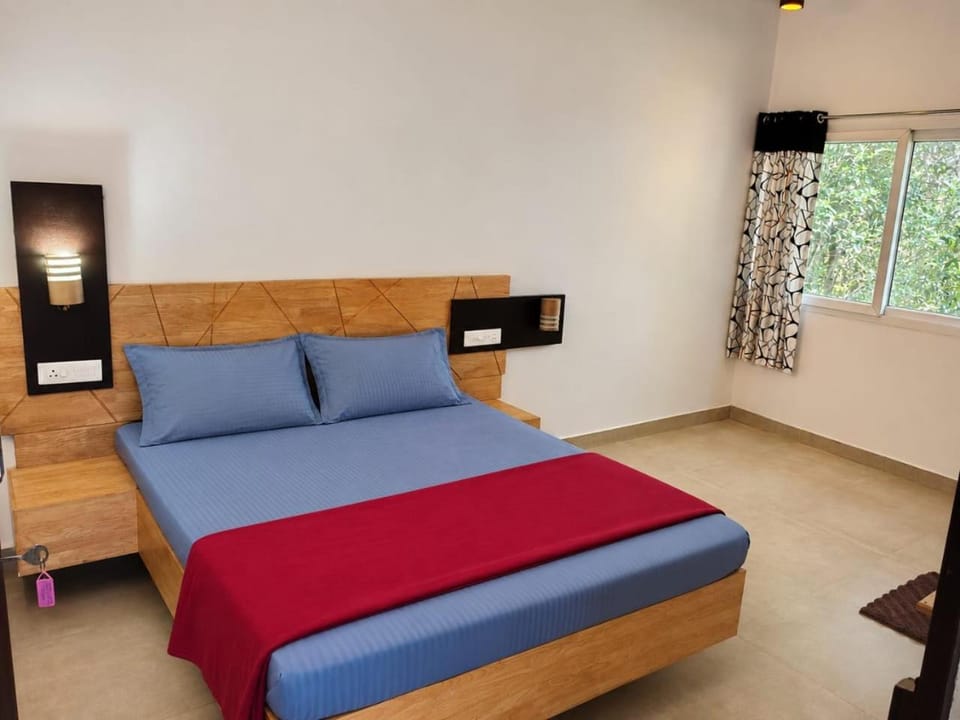 Bed, View (from property/room), Photo of the whole room, Bedroom