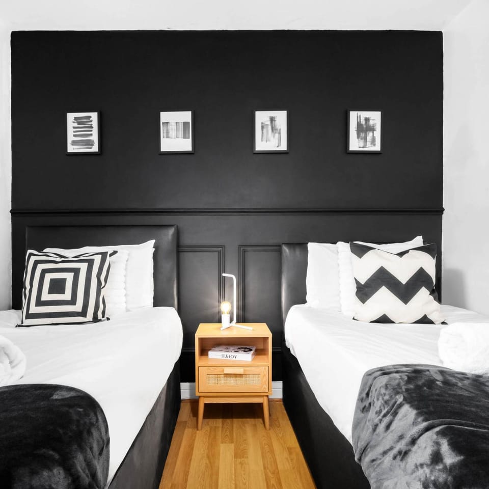 Photo of the whole room, Bedroom