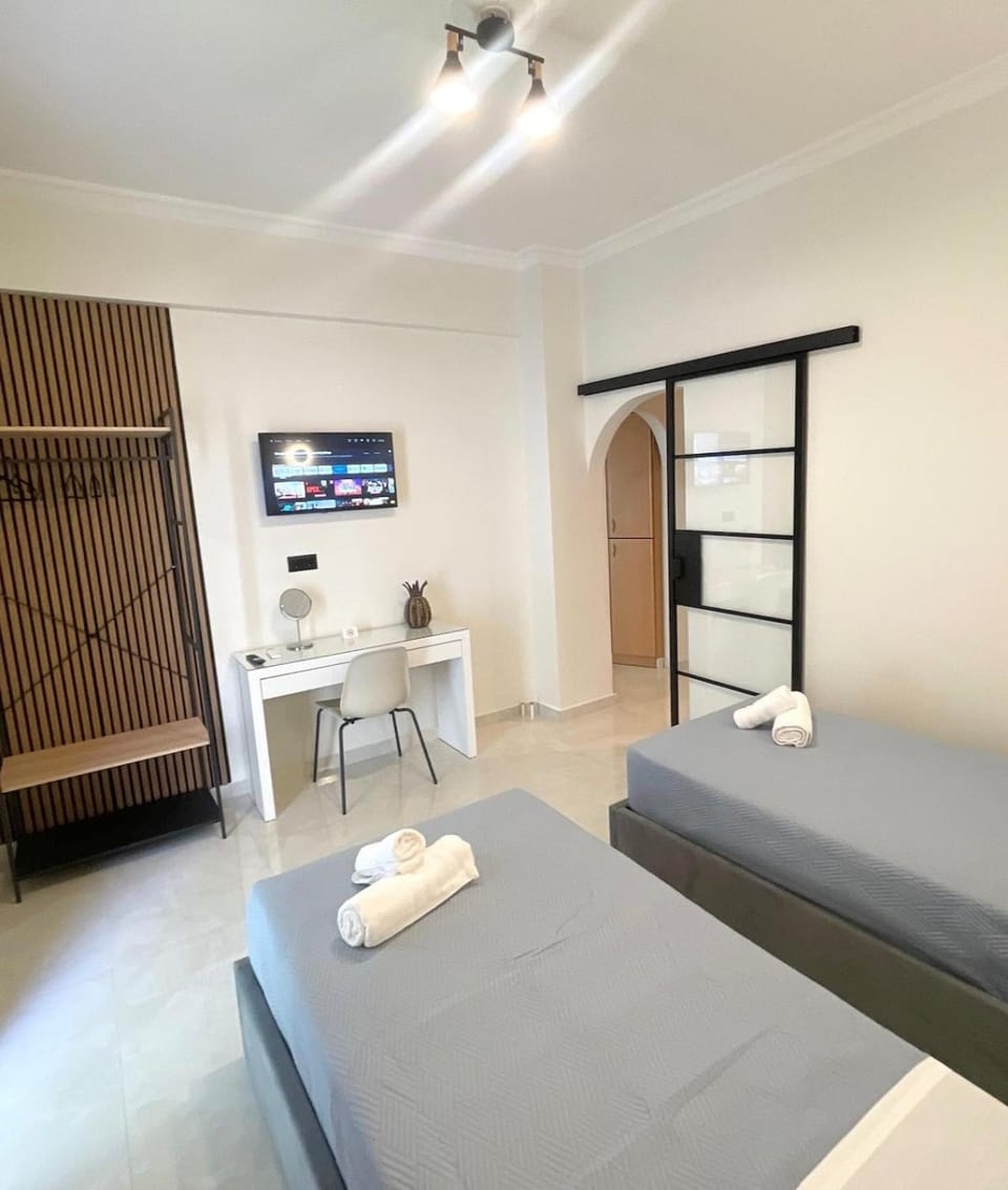 Bed, TV and multimedia, Bedroom, wardrobe