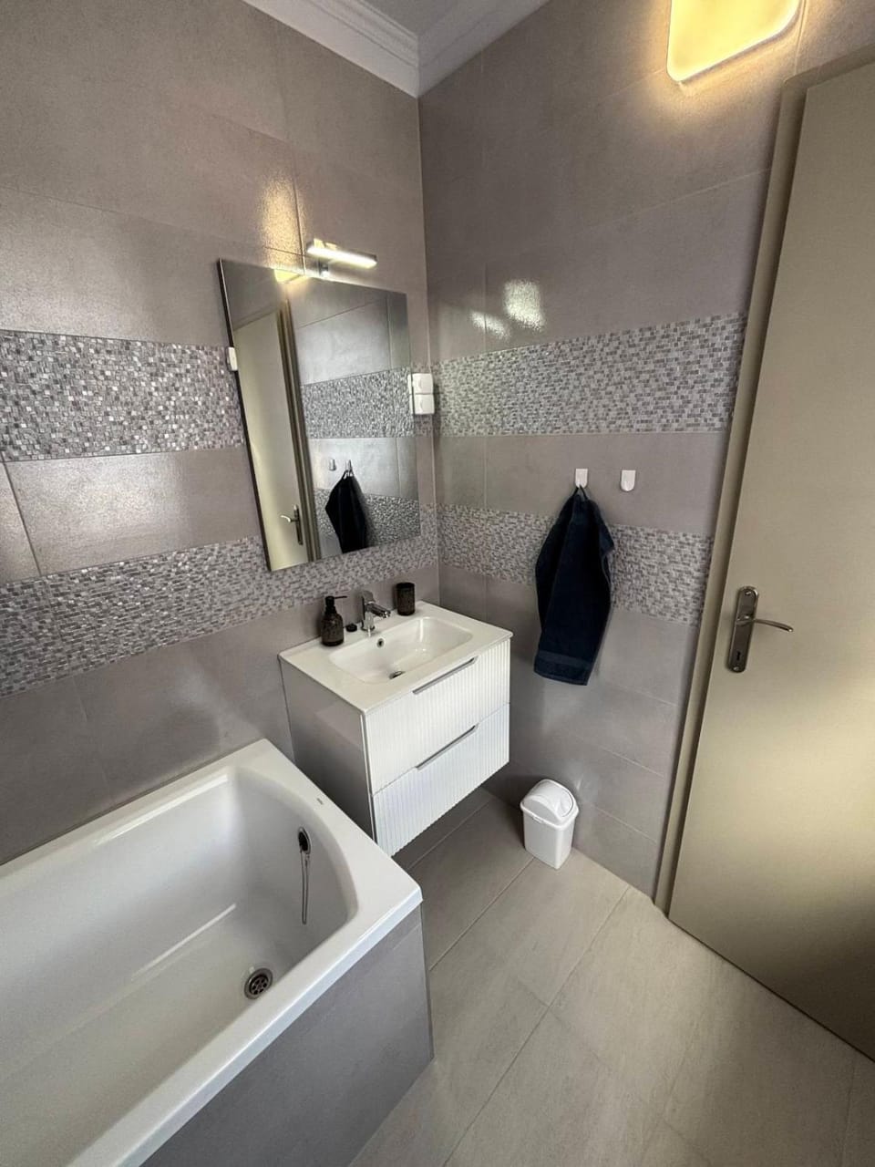 Bathroom, Bath