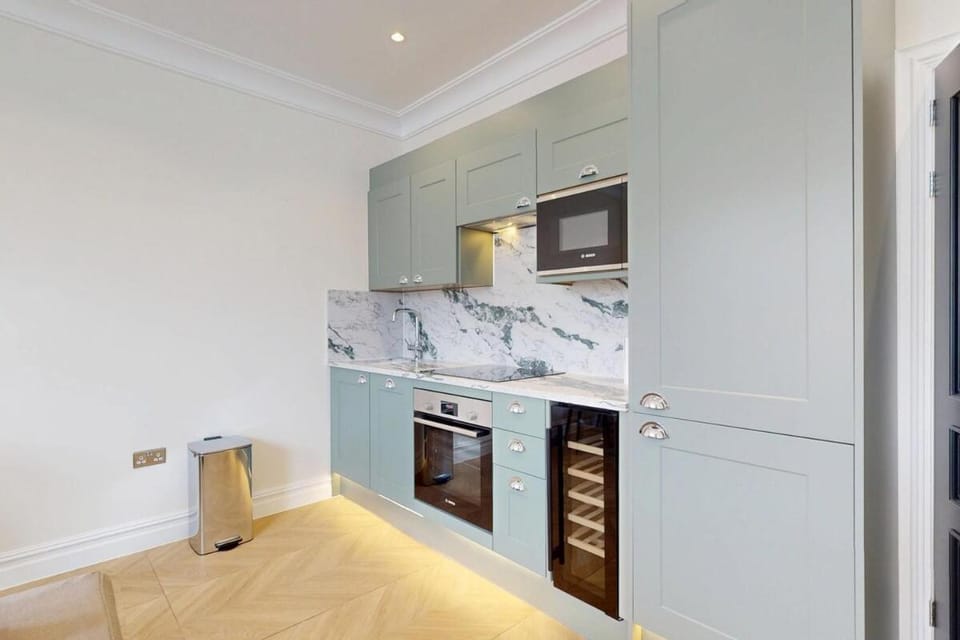 microwave, stove, kitchen