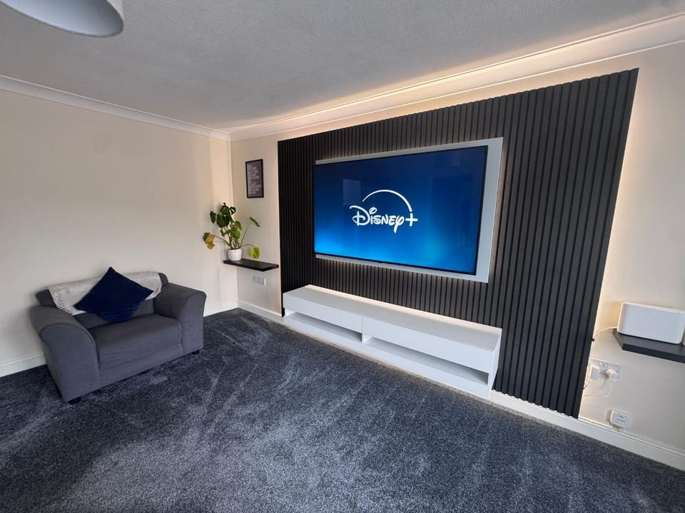 Thirlwell Gardens, Ground floor Flat, Free Parking Apartment in Carlisle