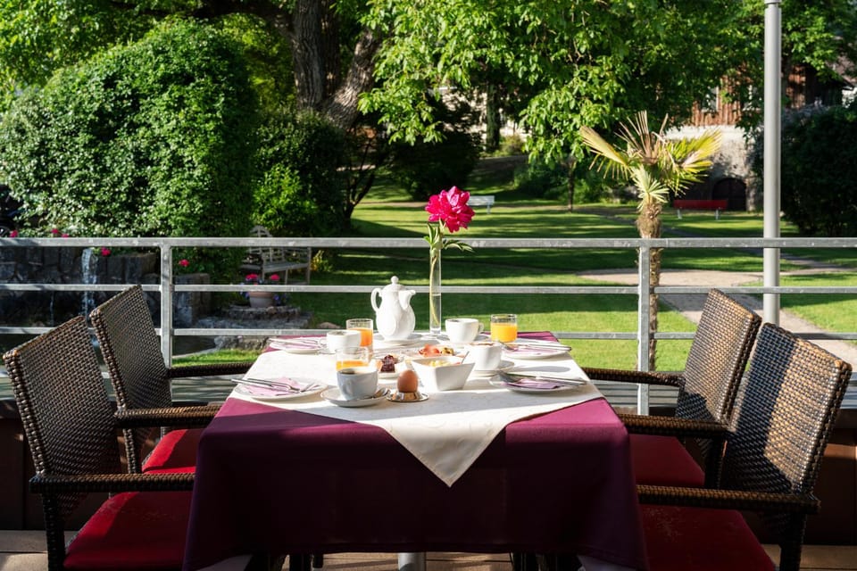 Restaurant/places to eat, Balcony/Terrace, Breakfast