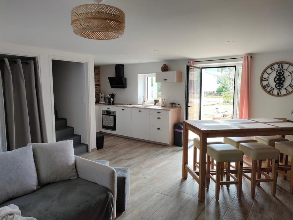 Dining area, kitchen