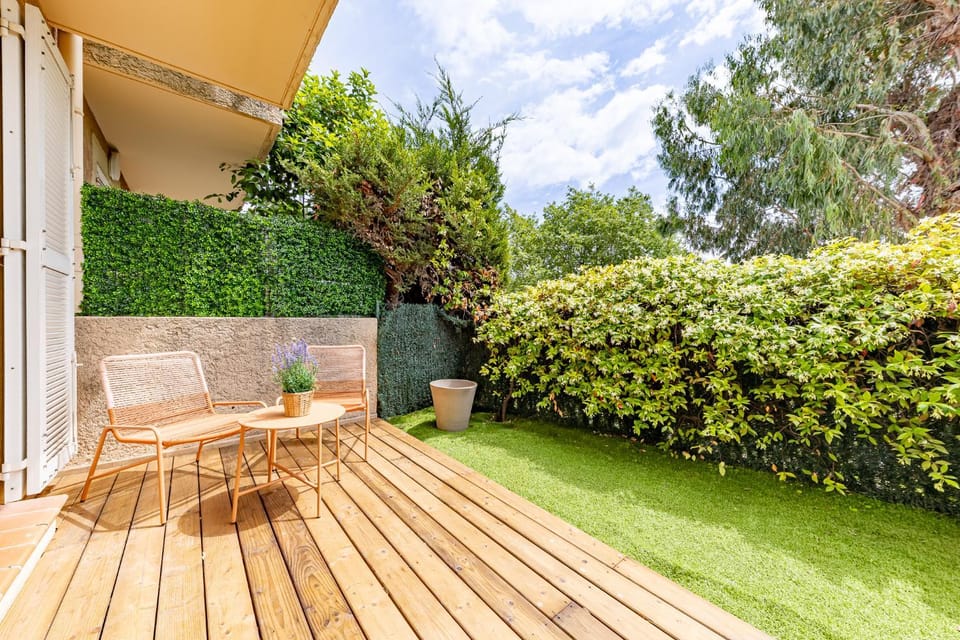 Day, Natural landscape, Balcony/Terrace, Garden view