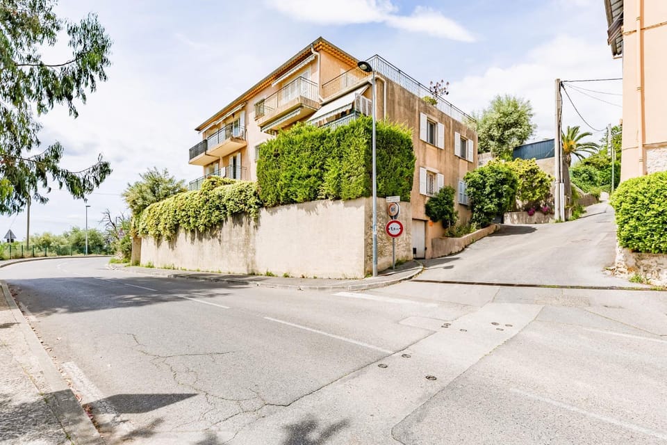 Cozy studio - Sunny terrace - Parking Apartment in Vence