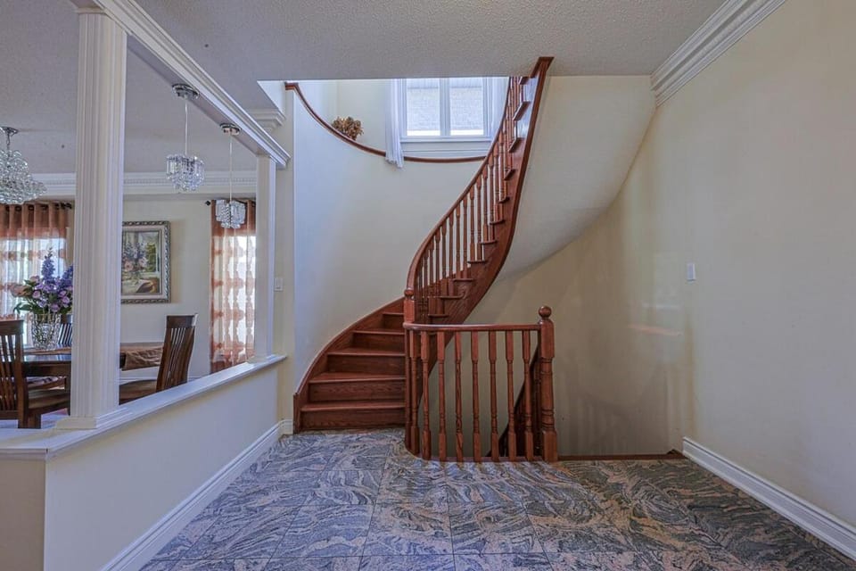 Harmony House Villa in Richmond Hill