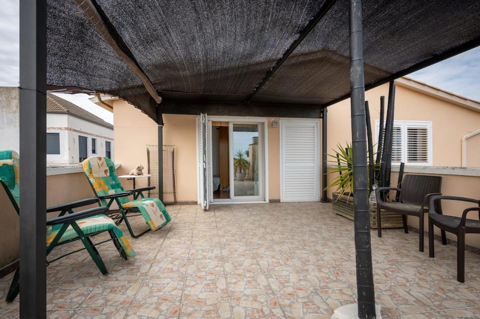 AT002 House with garden, the beach 5 min by car House in Creixell