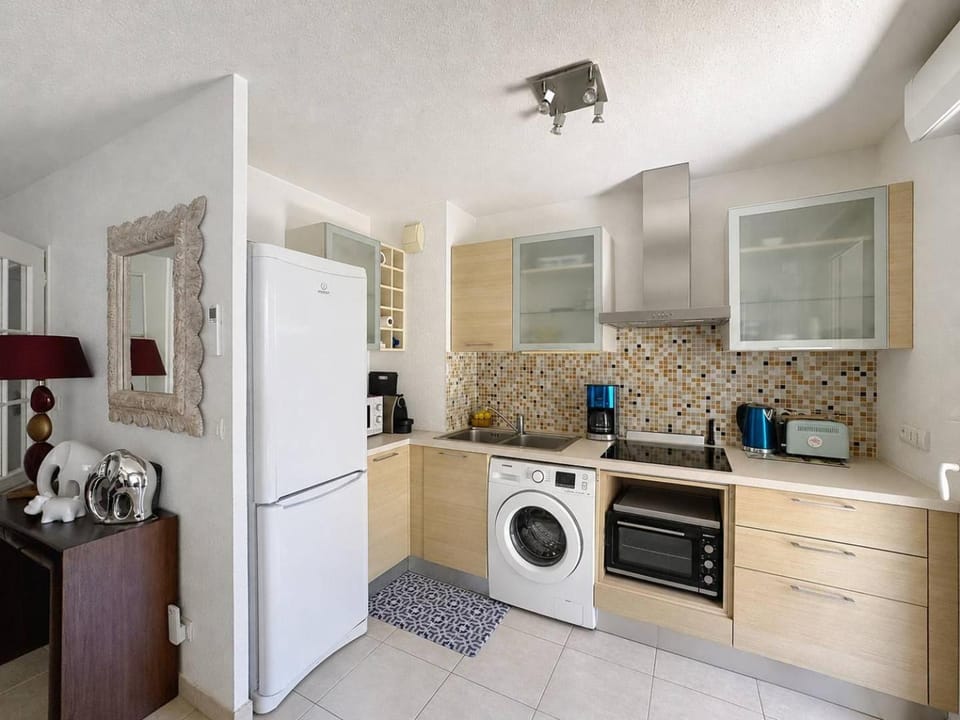 Charmant T2 avec terrasse dans résidence avec piscine Apartment in Calvi