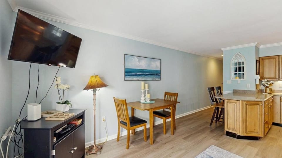 Ocean View Condo on Beach Block with AC walking distance to beaches House in Ocean City