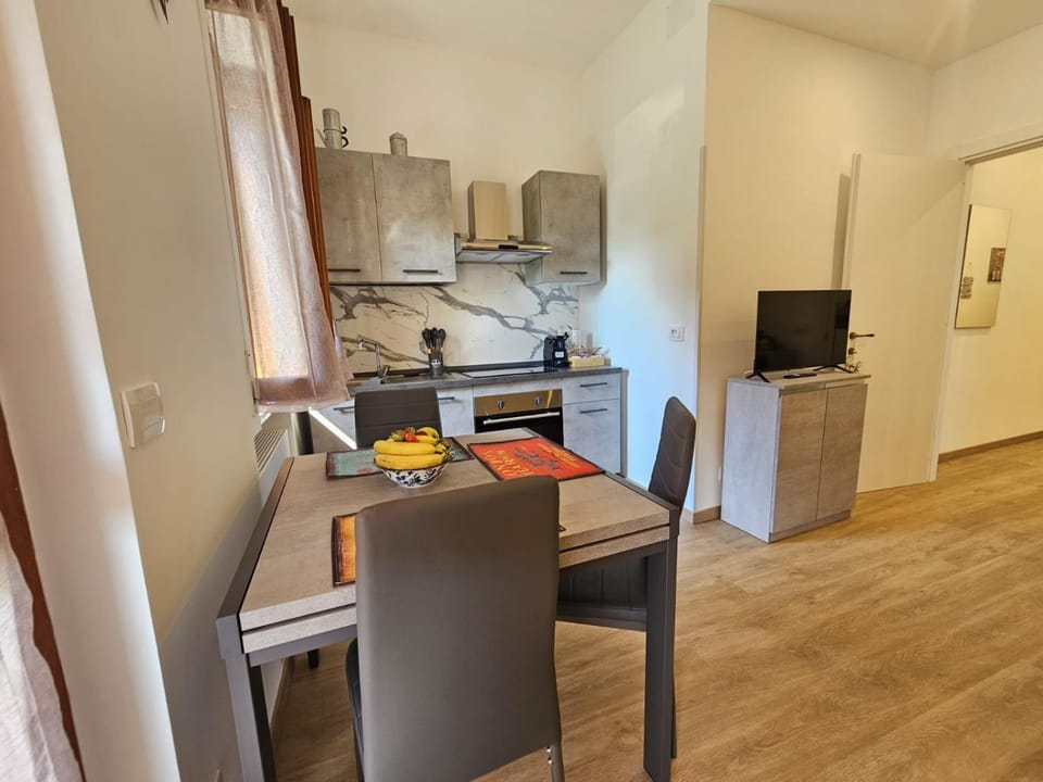 Kitchen or kitchenette, Living room, Seating area, Dining area, oven, stove