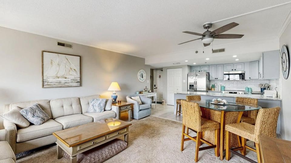Ocean Block retreat with easy beach access & shared pools House in Ocean City