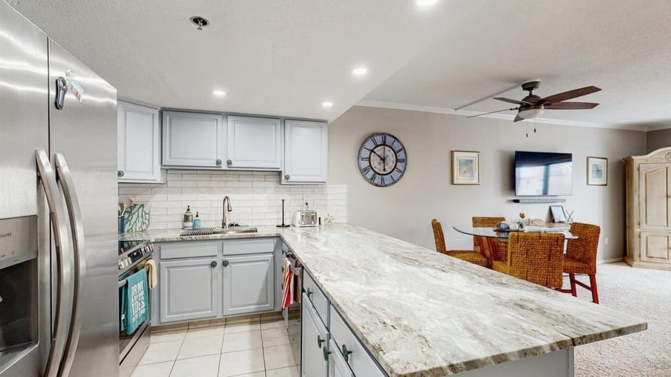 Ocean Block retreat with easy beach access & shared pools House in Ocean City