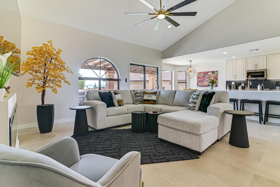 Sweeping Mtn Views & Hot Tub: Fountain Hills Oasis House in Fountain Hills