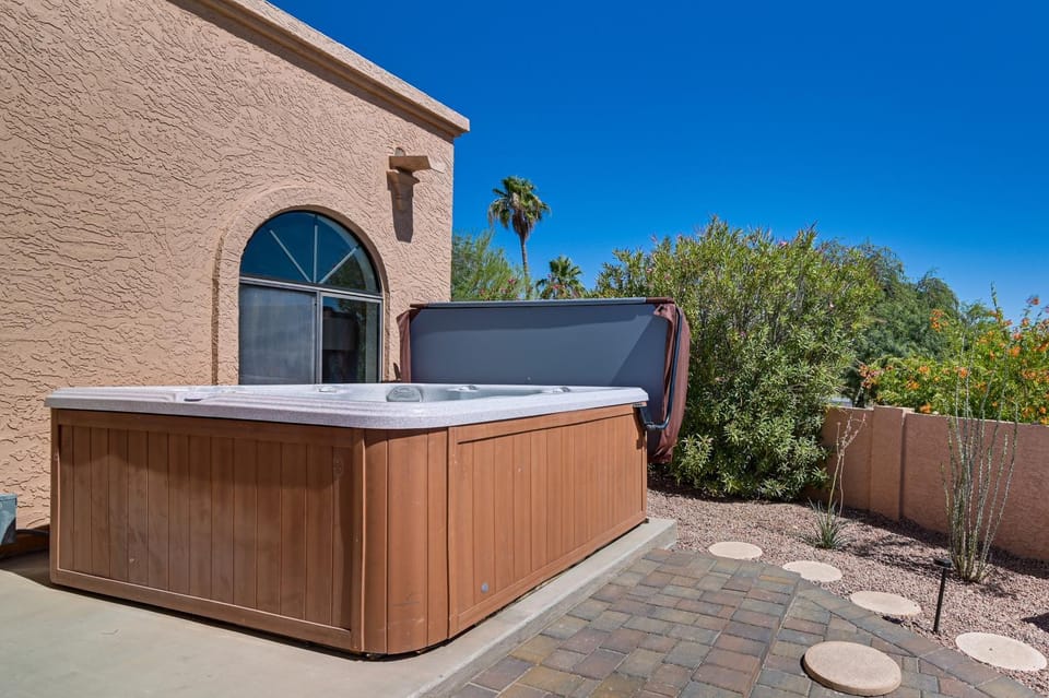 Sweeping Mtn Views & Hot Tub: Fountain Hills Oasis House in Fountain Hills