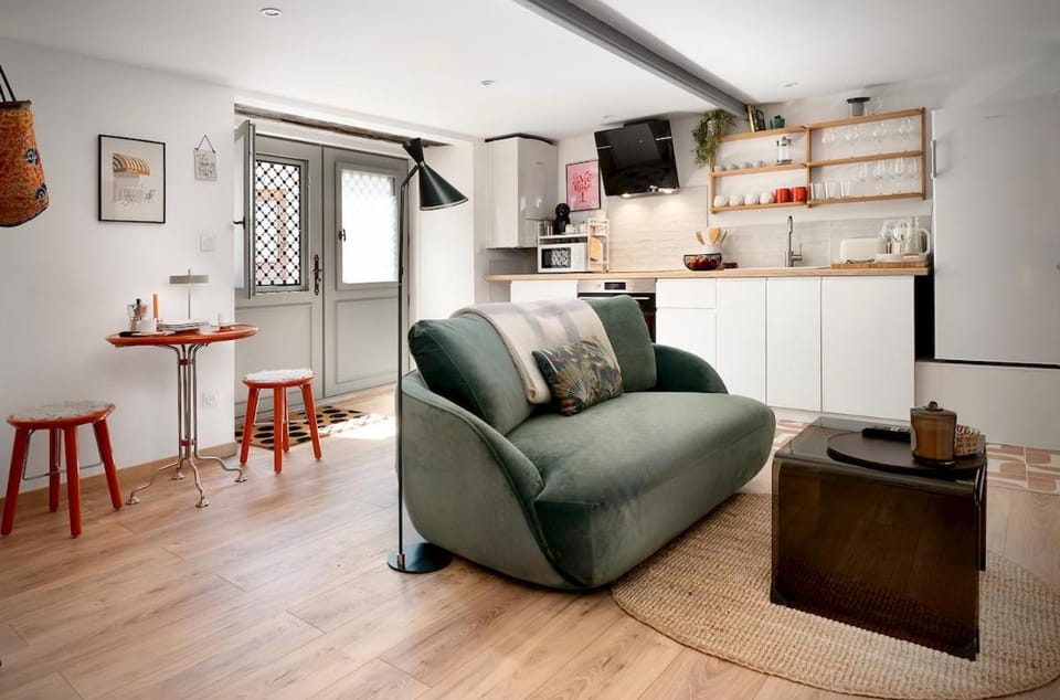 Kitchen or kitchenette, Living room