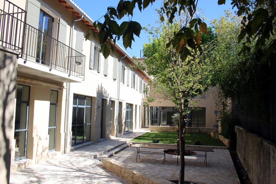 Property building, Garden, Balcony/Terrace