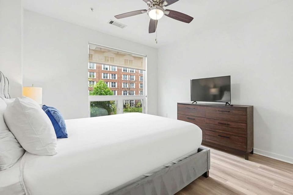 Modern Apt in Downtown with Pool & Gym Apartment in Stamford