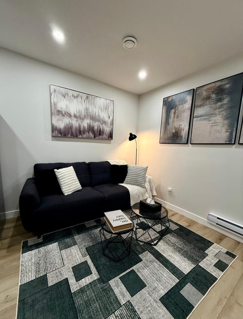1BR Cozy Luxury Modern in Regina East Wifi and Parking House in Regina