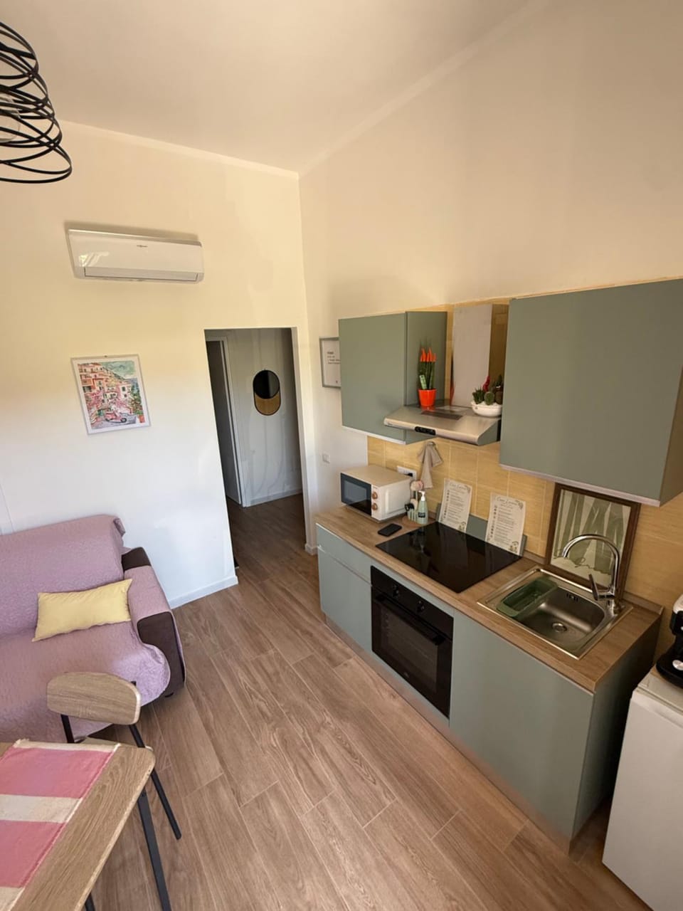 Kitchen or kitchenette, Dining area, oven, stove