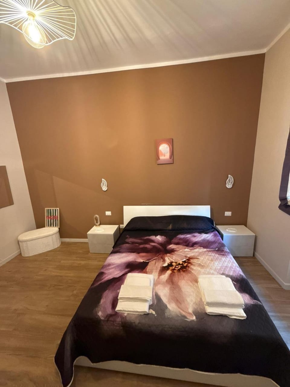 Bedroom, towels, towels