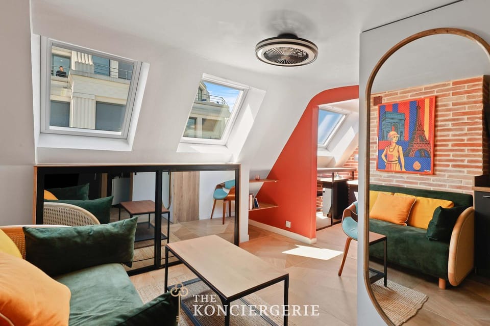 Appartement de charme sous les toits a Montorgueil Apartment in Paris