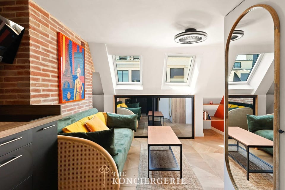 Appartement de charme sous les toits a Montorgueil Apartment in Paris
