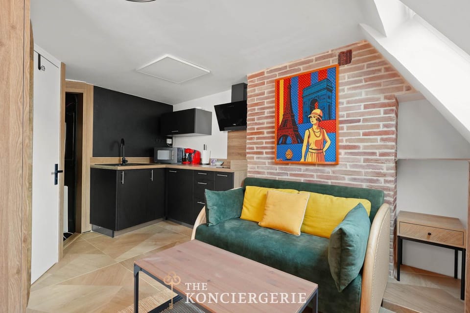 Appartement de charme sous les toits a Montorgueil Apartment in Paris