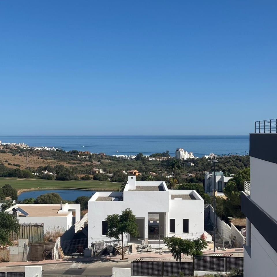 Sea view, Street view