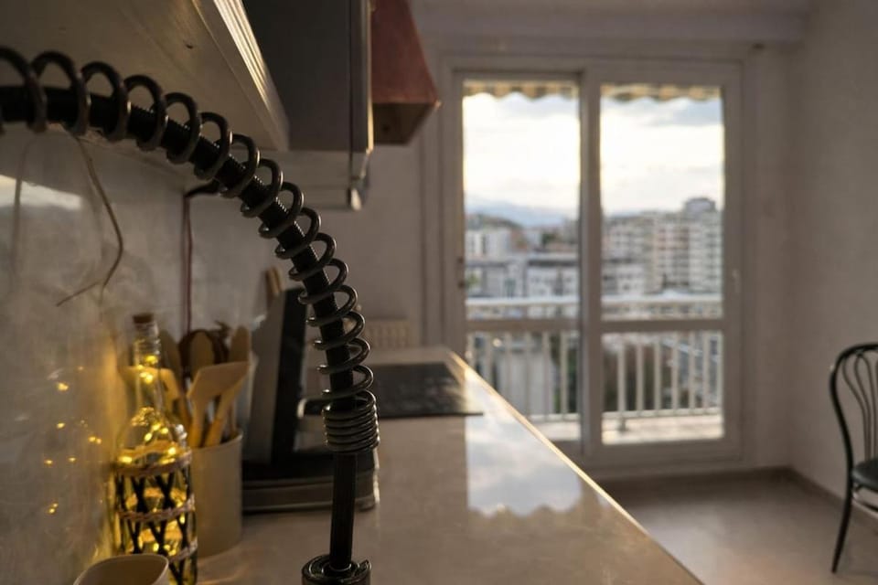 Cozy Chateaucreux apartment parking balcony AC Apartment in Saint-Étienne