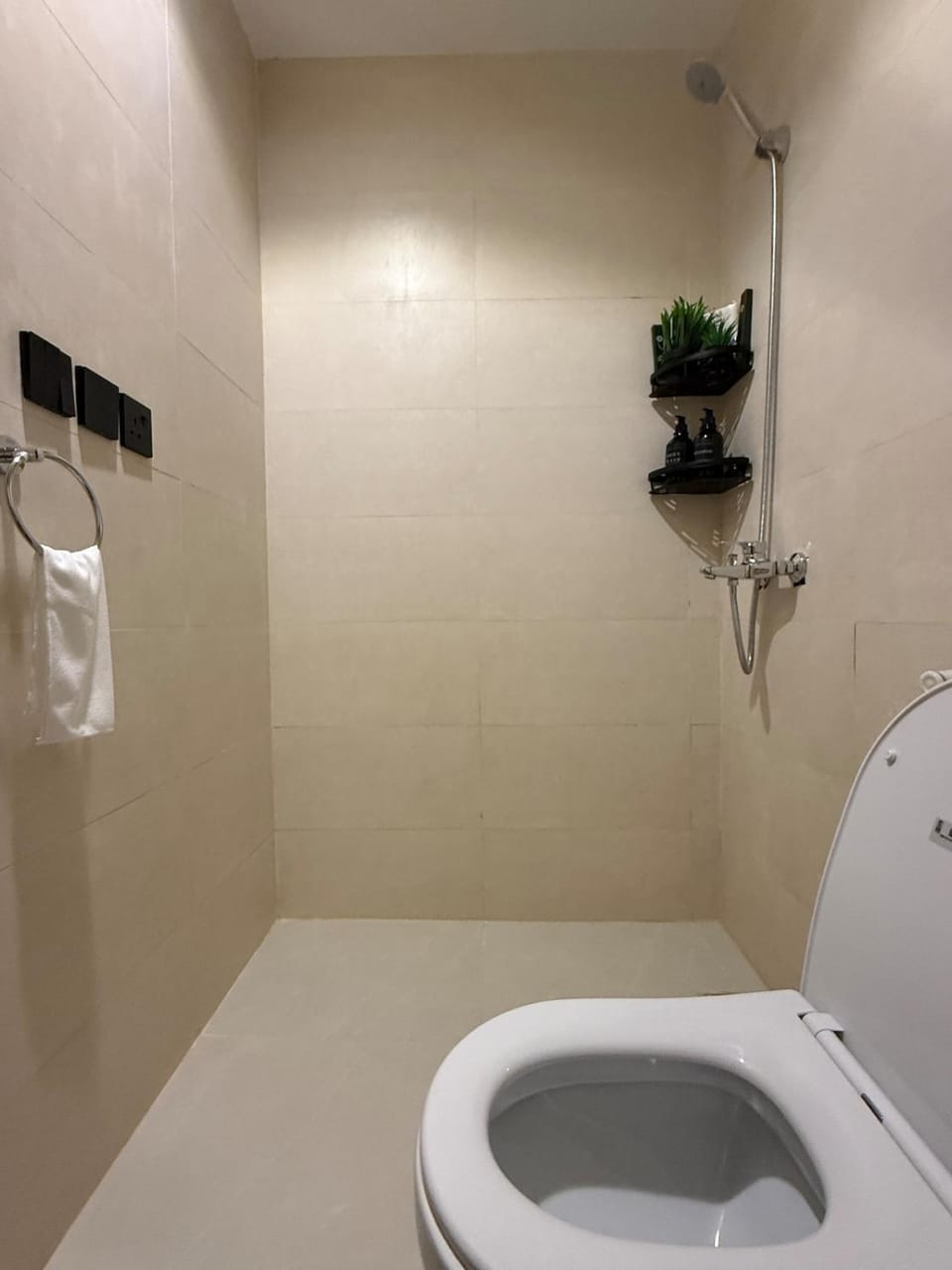Luxury Apt wIth a Jacuzzi ,Patio, and kingdom tower view Apartment in Riyadh