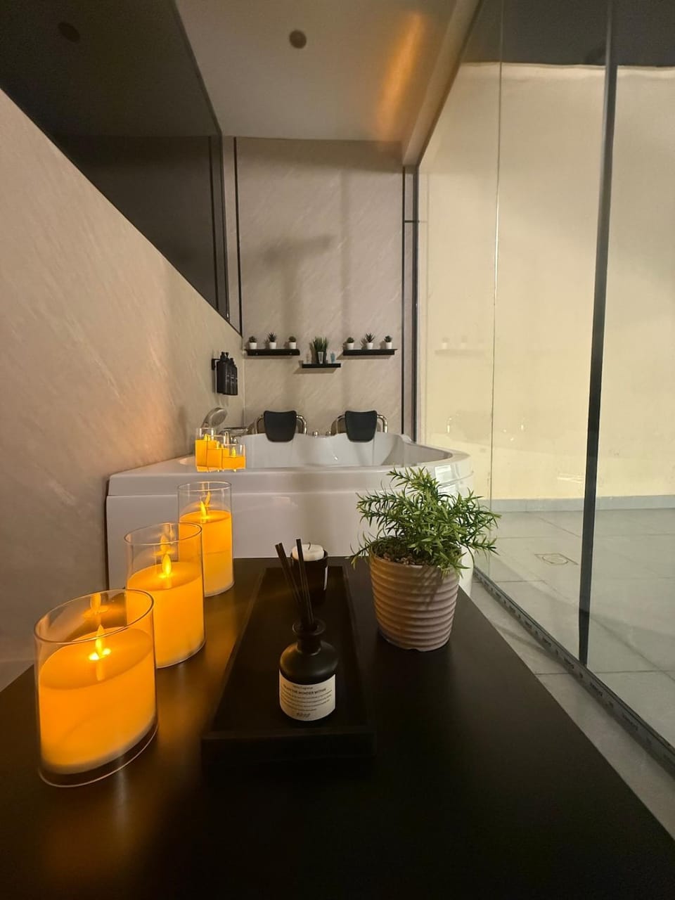 Luxury Apt wIth a Jacuzzi ,Patio, and kingdom tower view Apartment in Riyadh