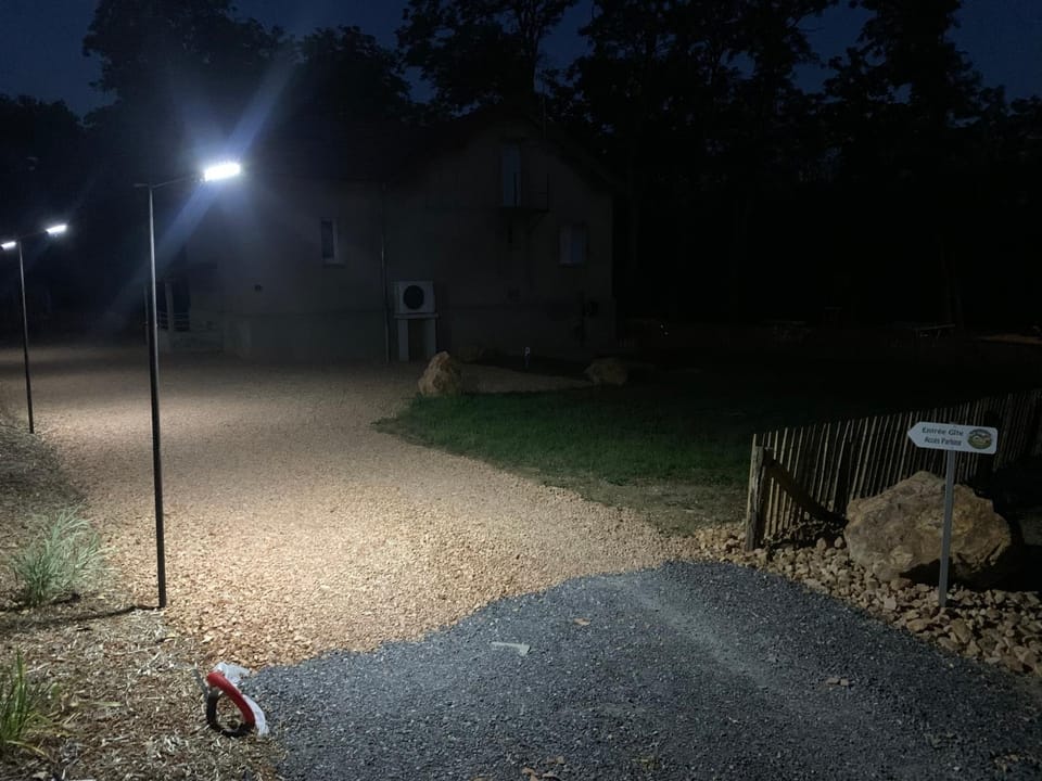 Gîte pleine nature proche Le Pal, Thermes Bourbon House in Auvergne-Rhône-Alpes