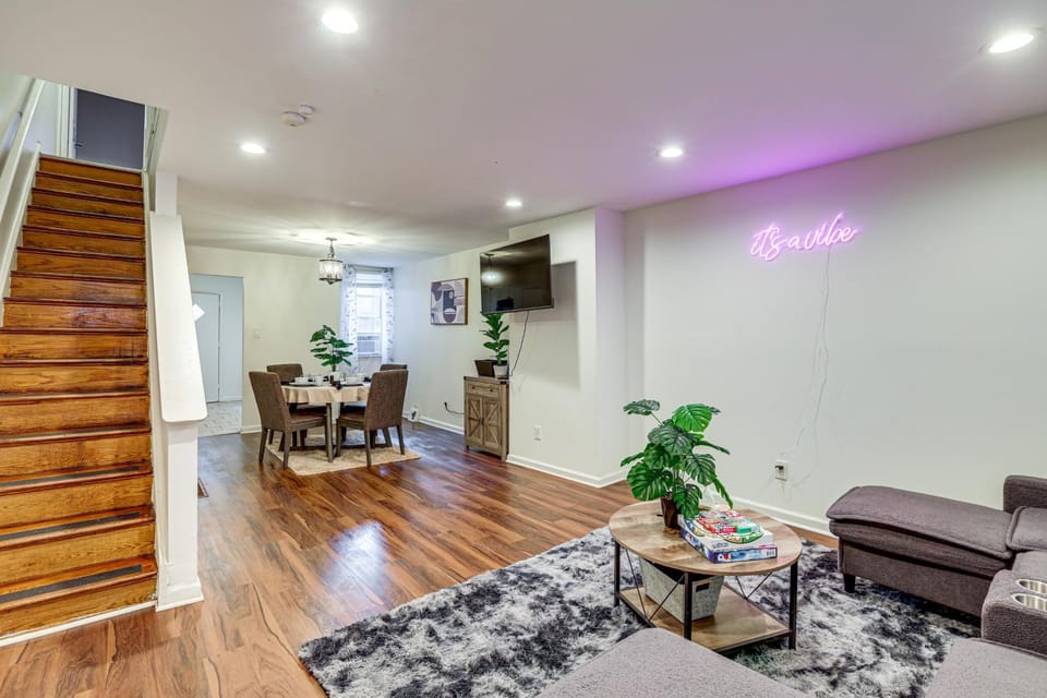 Groups & Pets Welcome! Spacious Philly Rowhouse House in Philadelphia