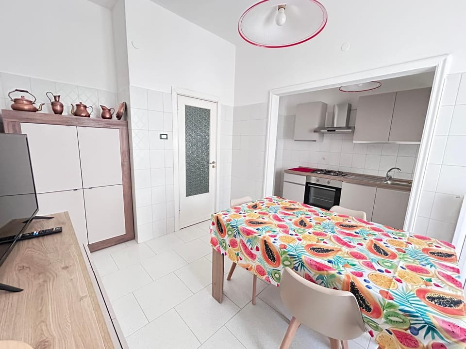 Kitchen or kitchenette, kitchen, kitchen