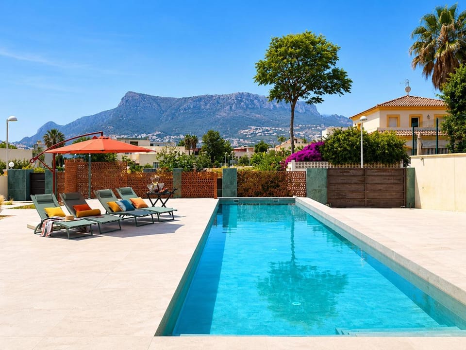 Mountain view, Pool view, Swimming pool, sunbed
