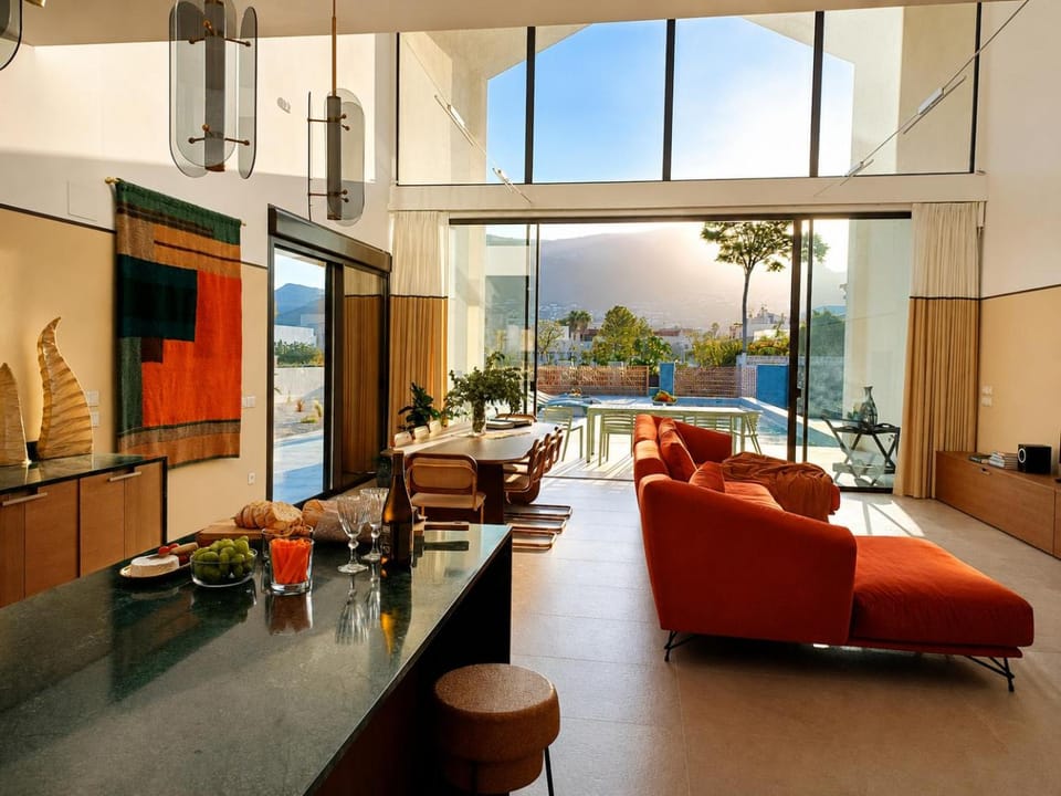 Living room, Dining area, kitchen