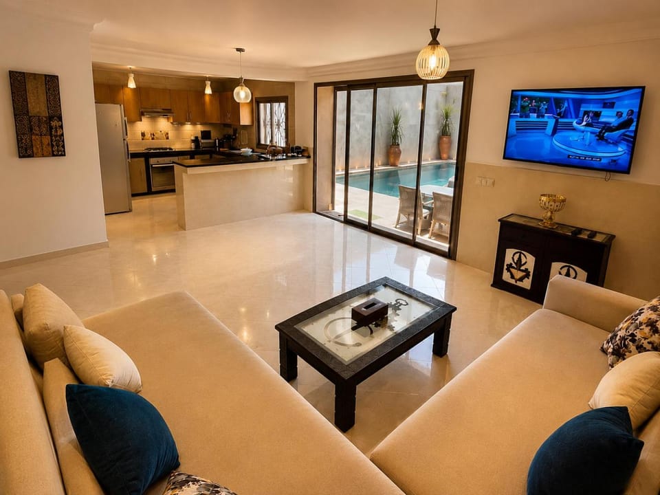 Balcony/Terrace, Kitchen or kitchenette, Living room, Swimming pool