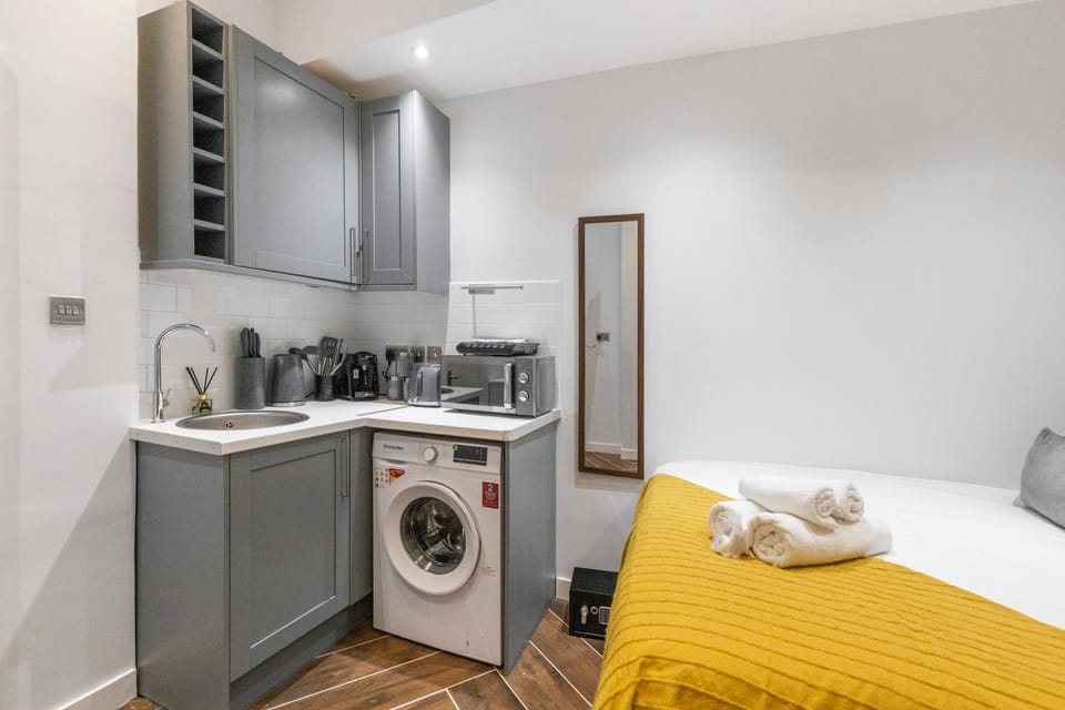 Compact Comfort Your London Basecamp F2 Apartment in London