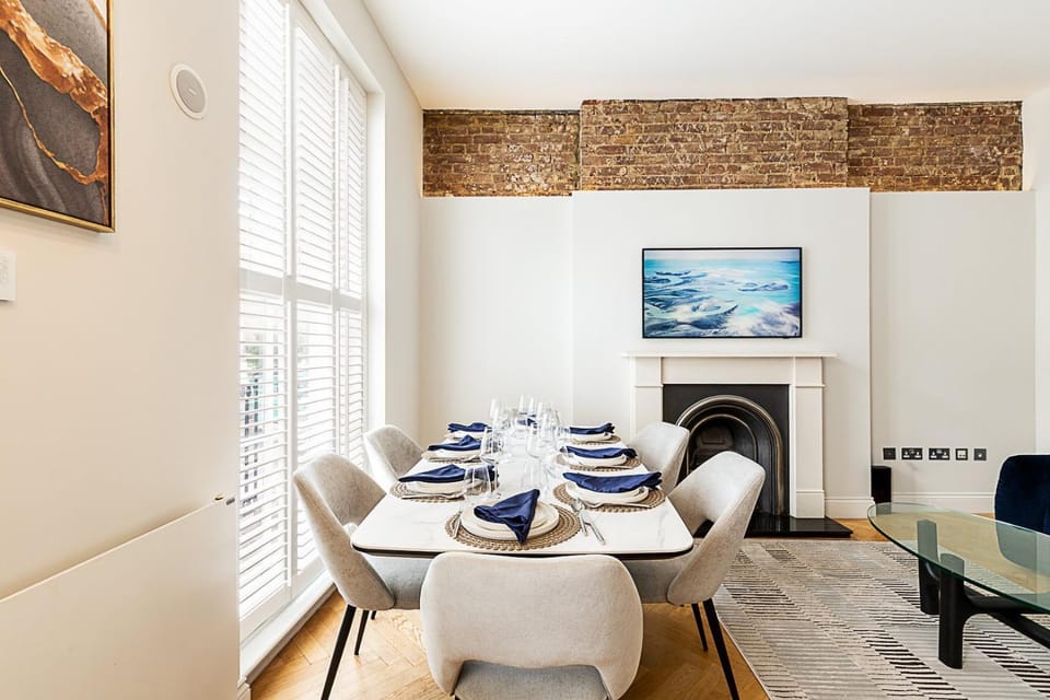Living room, Seating area, Dining area