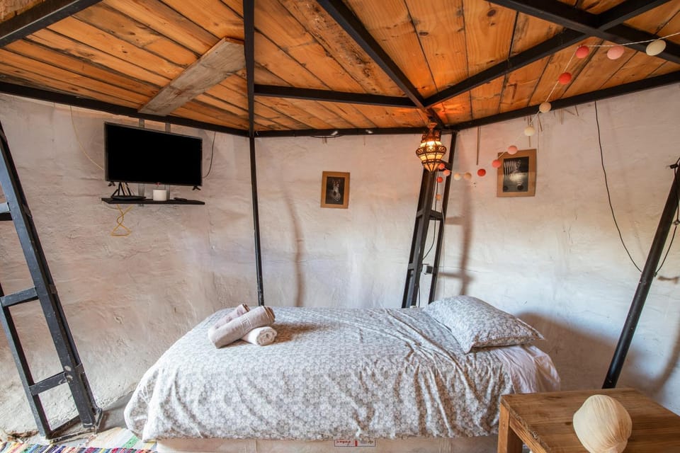 Property building, Living room, Bedroom