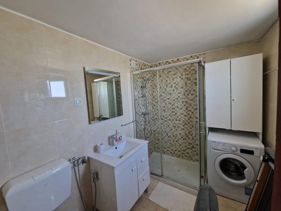 Bathroom, washing machine