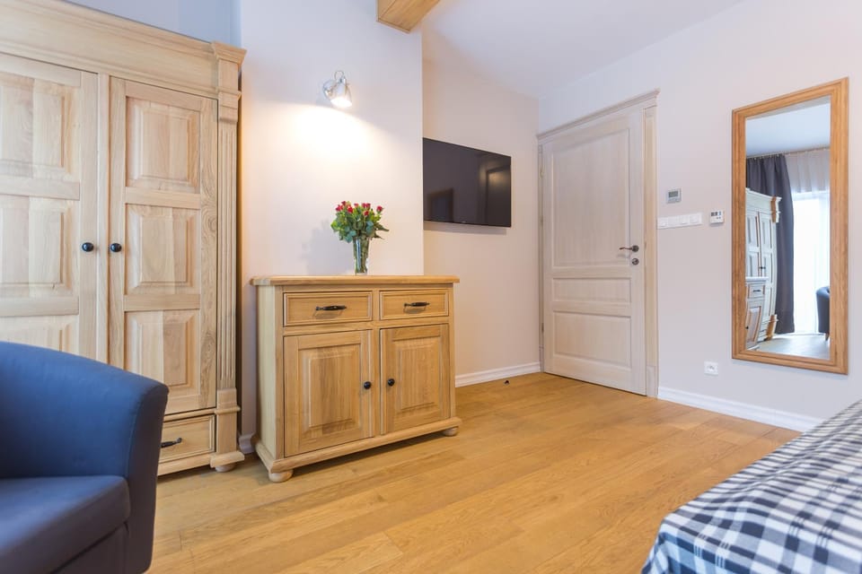 Photo of the whole room, wardrobe